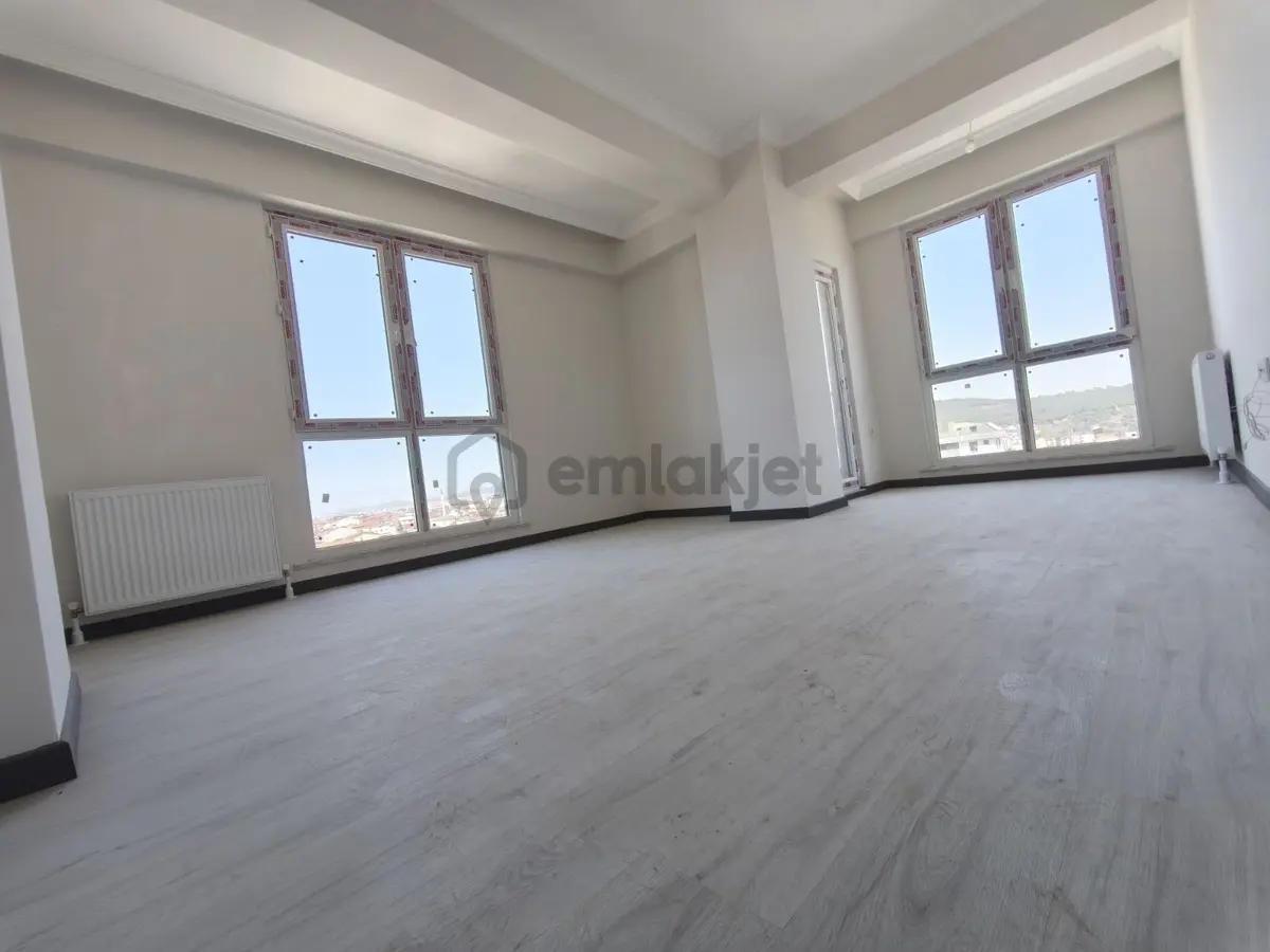 Sultanbeyli'de Gölet Manzaralı Satılık 4+1 Üst Dublex Daire - 15