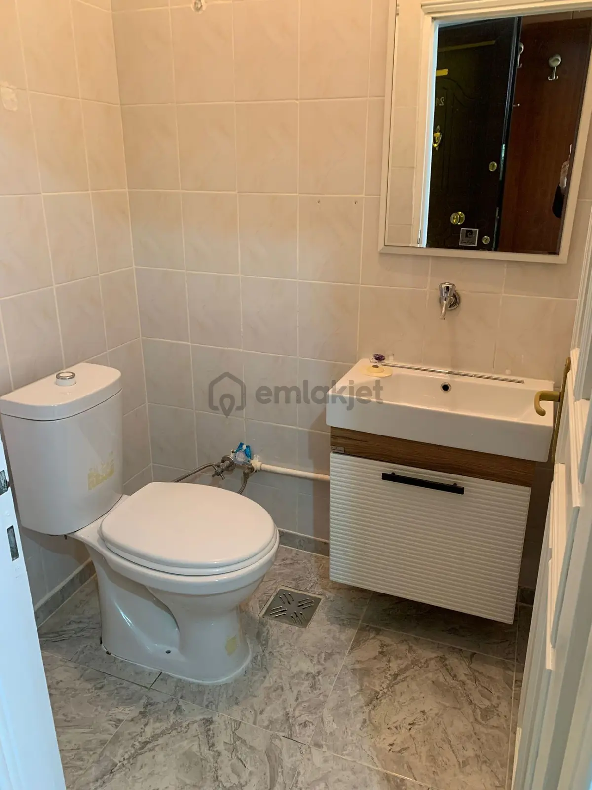 Batıkent Mah. Tunakent Sitesinde 3+1 Geniş Daire - 35