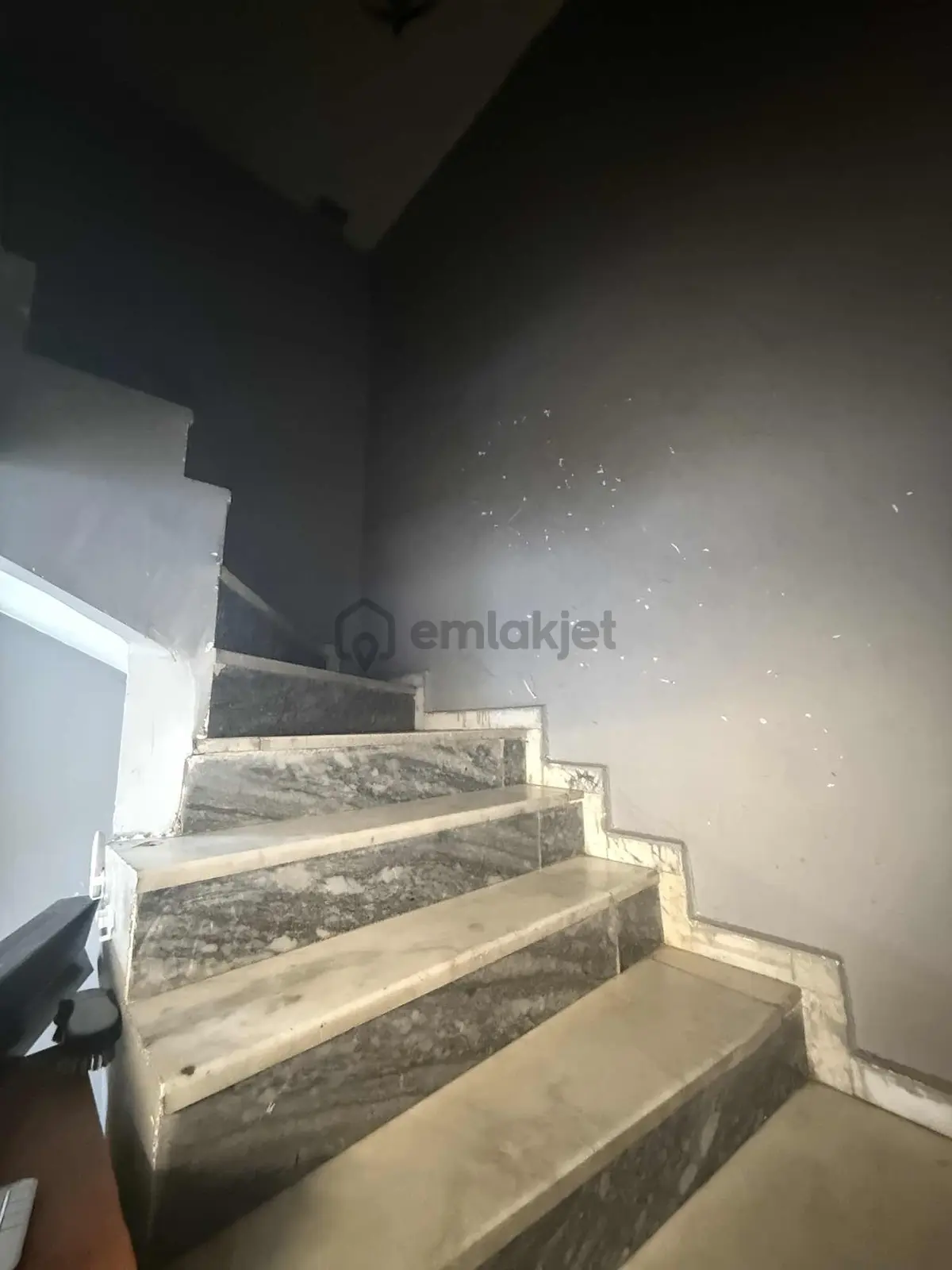 Kurtuluş Caddesi Köşe Konumlu Kiralık Dükkan - 9