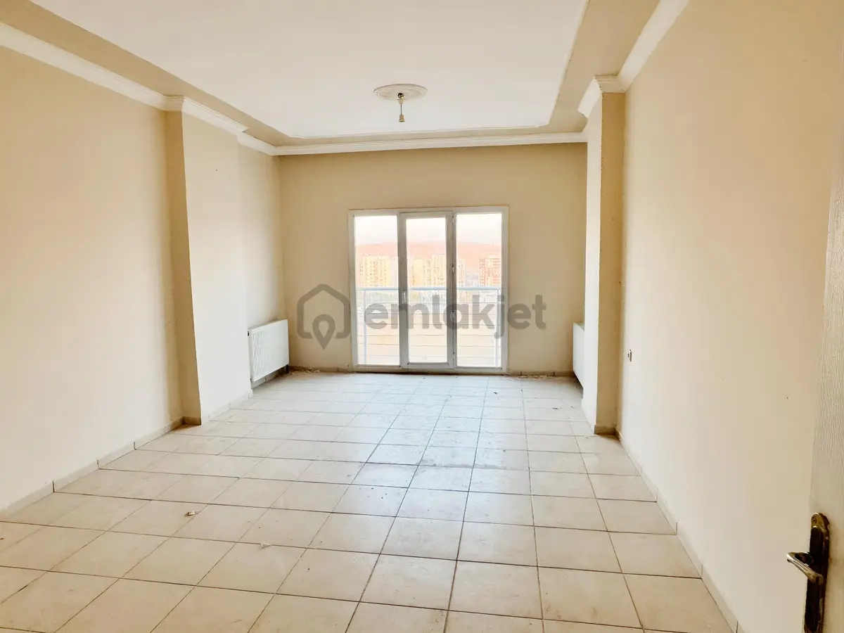 Diyarbakır Yolunda Kiralık 3+1 Geniş Daire - 15