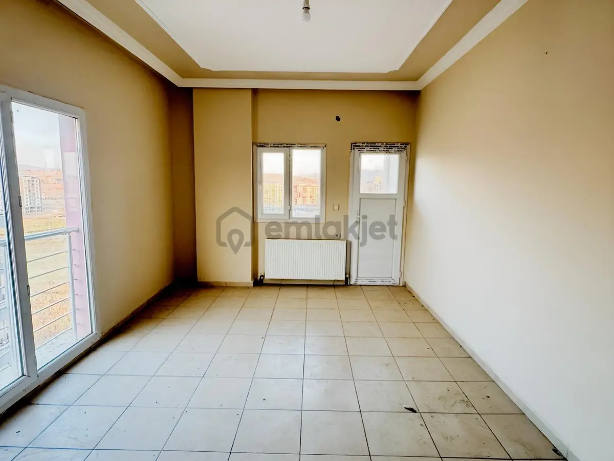 Diyarbakır Yolunda Kiralık 3+1 Geniş Daire - 23