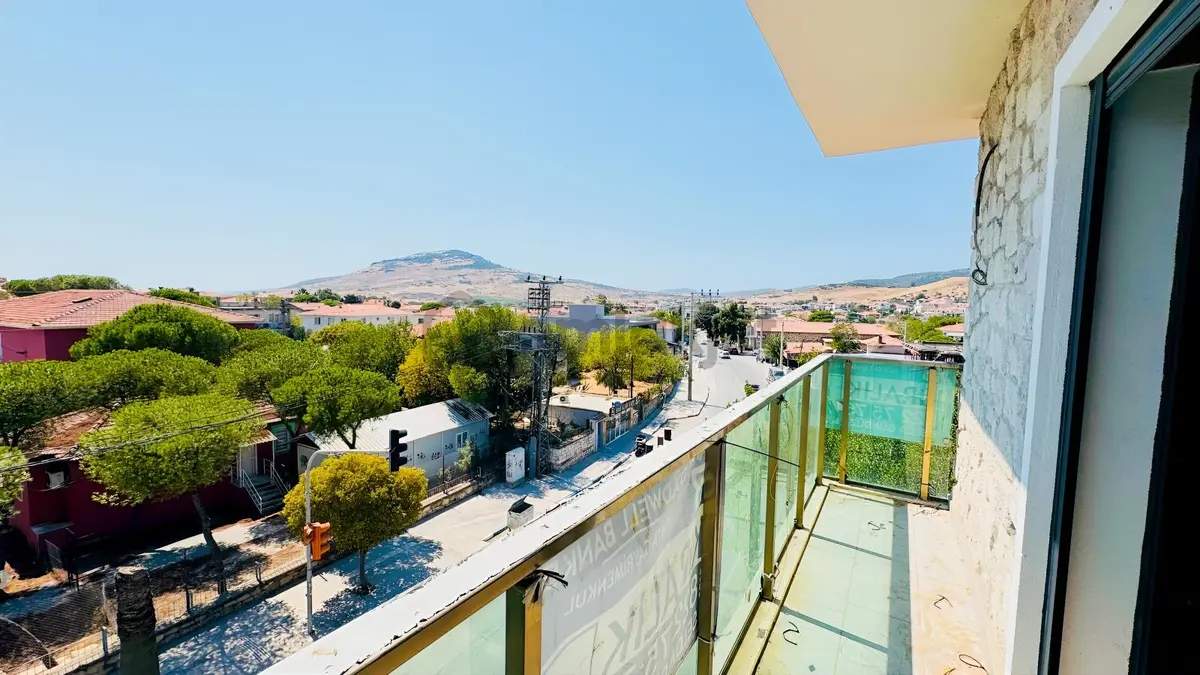 Foça Bağarası Ana Cadde Üzerinde Kiralık 2+1 Daire - 30