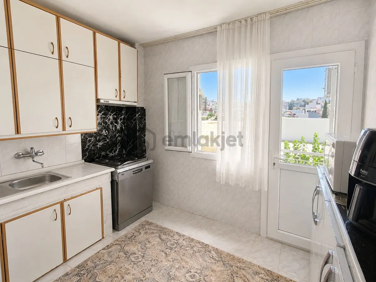 Emek Mahallesi'nde Satılık 3 Katlı Bina - 4