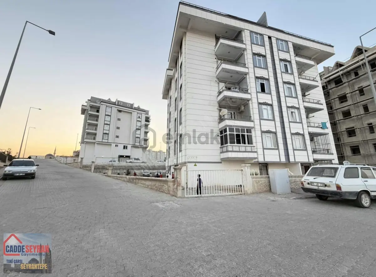 Cadde Seyrandan Kiralık 2+1 Ara Kat
