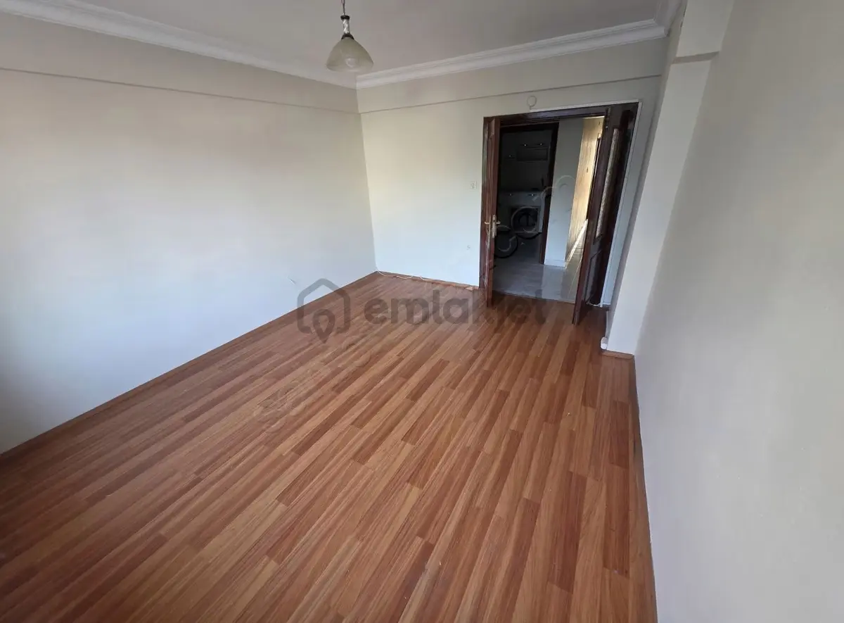 Üsküdar Merkez'de Satılık 2+1 Daire, 85m² Net, Balkonlu - 10