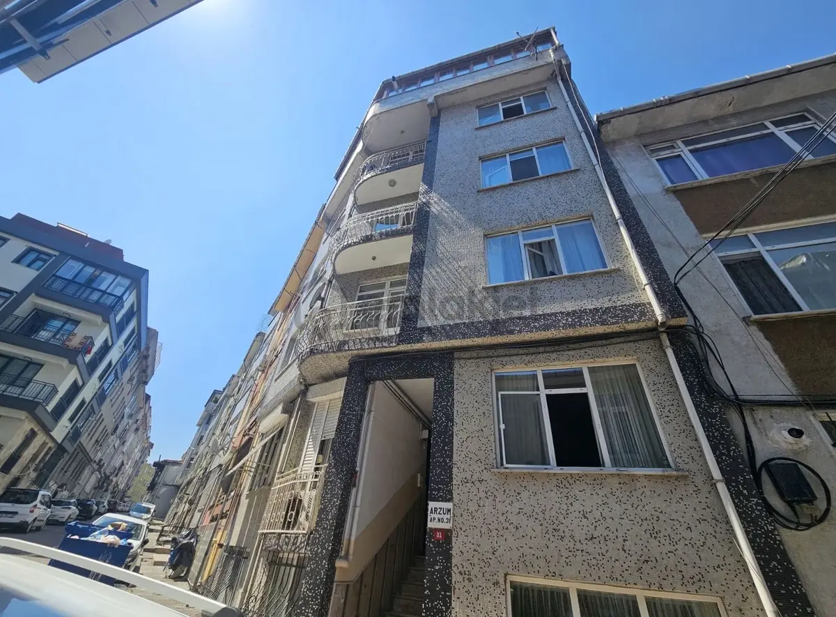 Üsküdar Merkez'de Satılık 2+1 Daire, 85m² Net, Balkonlu