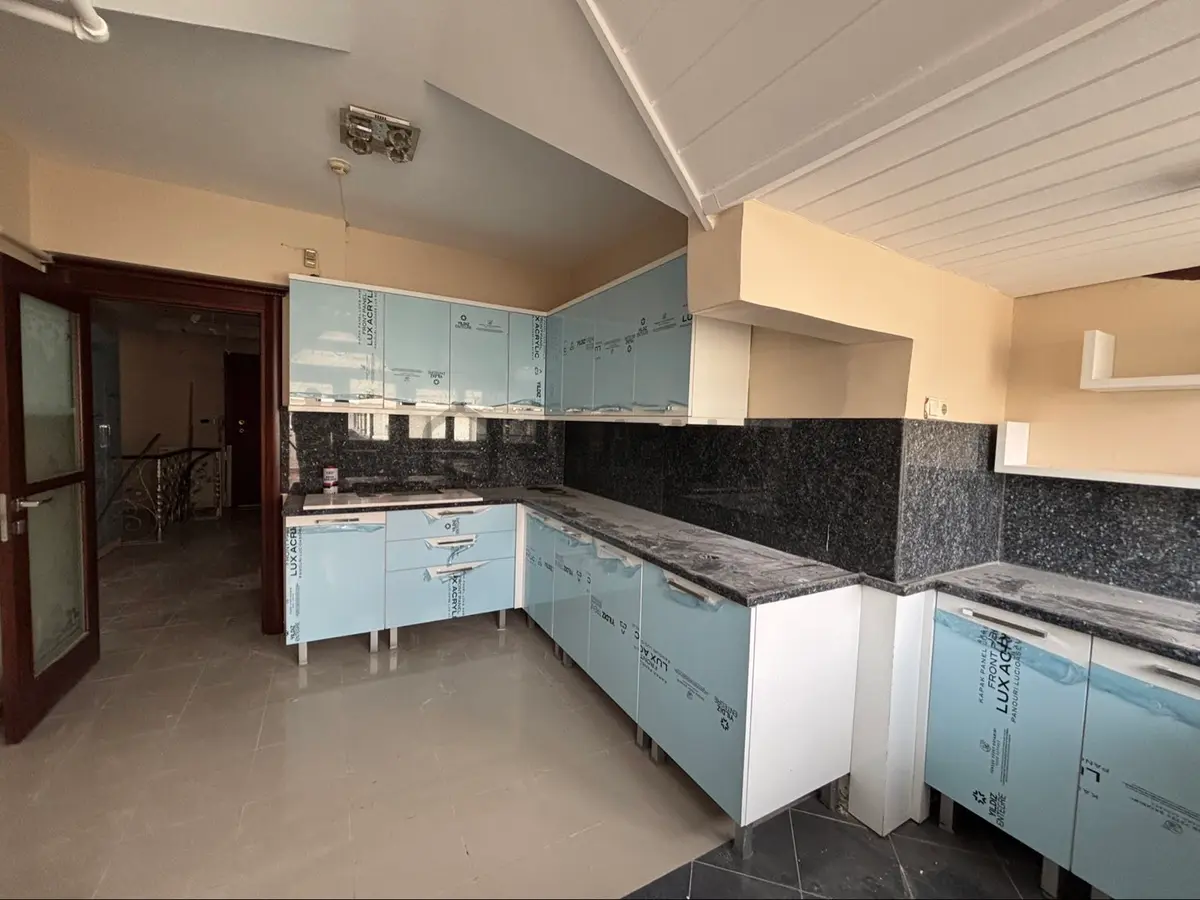 Bahçelievler Kayacan Sitesi 7+2 Dubleks Daire - 13