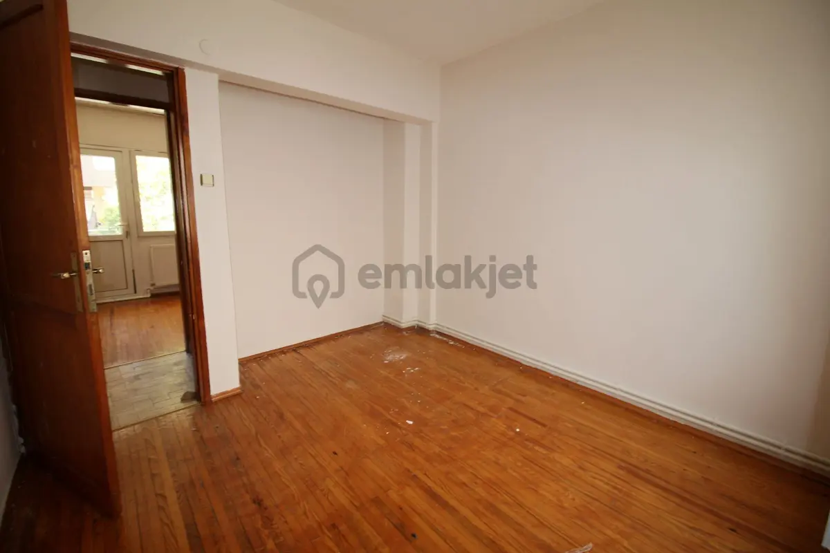 Akevler Mevkinde Doğalgazlı Boyalı Temiz 3+1 - 32