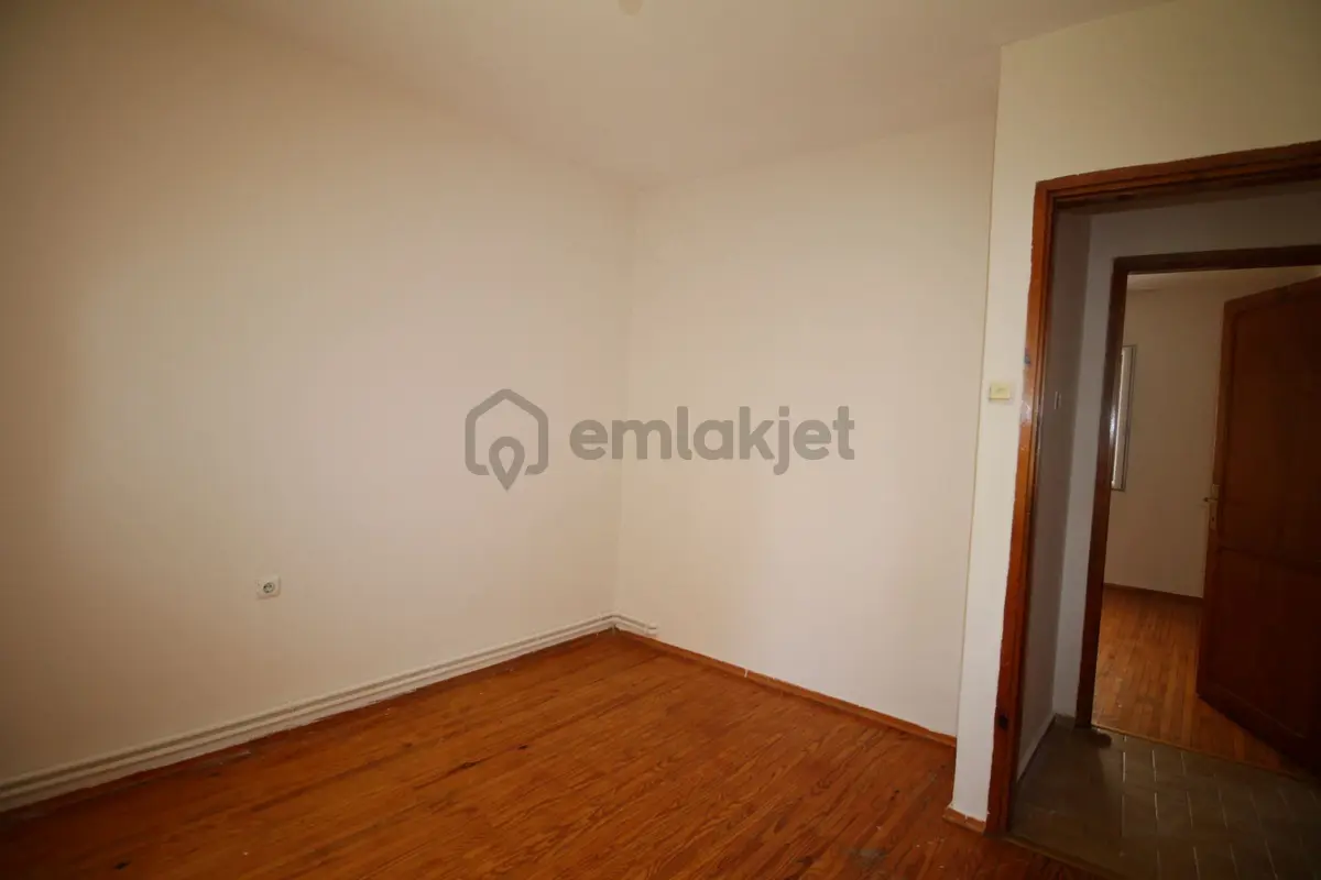Akevler Mevkinde Doğalgazlı Boyalı Temiz 3+1 - 28