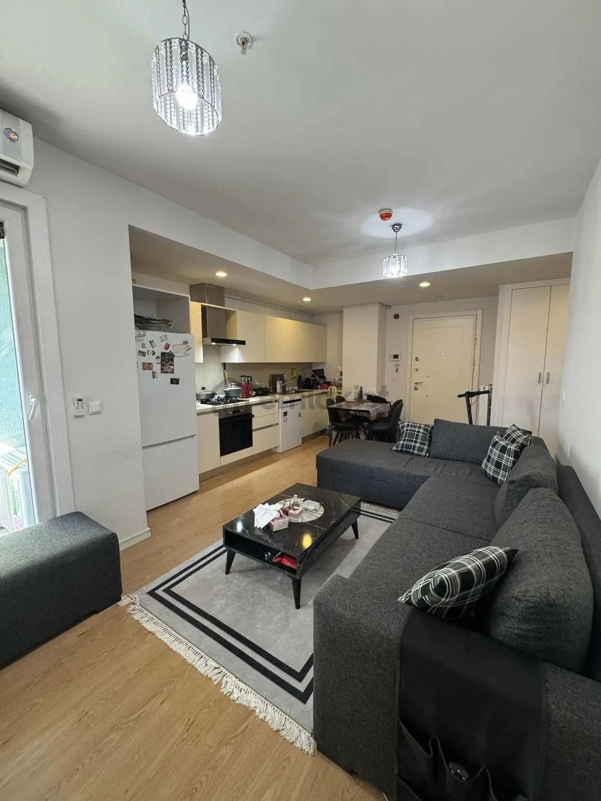 Metrobüse Yakın Full Eşyalı 1+1 Balkonlu Kiralık Daire - 3