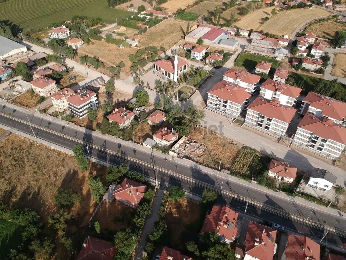 İlbey // Şuhut Merkez Afyon Caddesinde 891 M² Arsa - 3