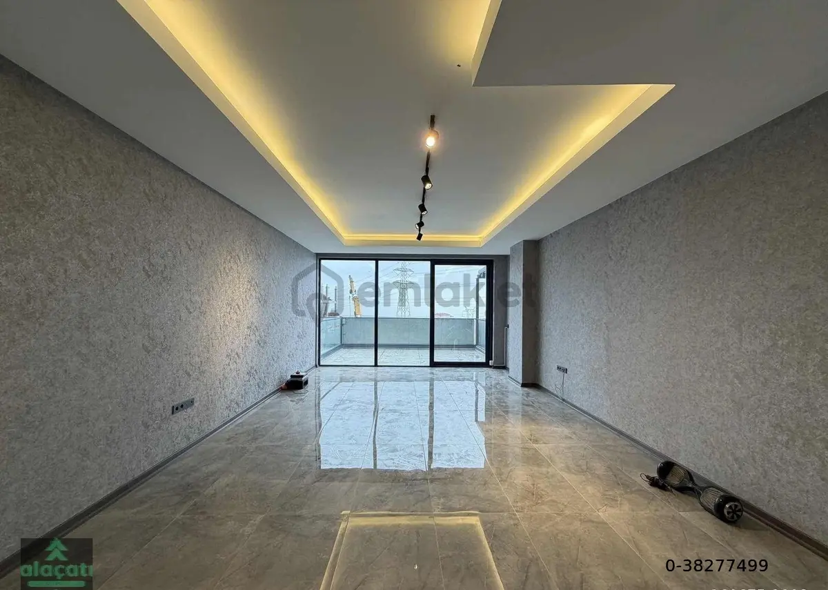 Cadde Üstü/katta/ön Cephe/teraslı/kiralık Ofis - 12