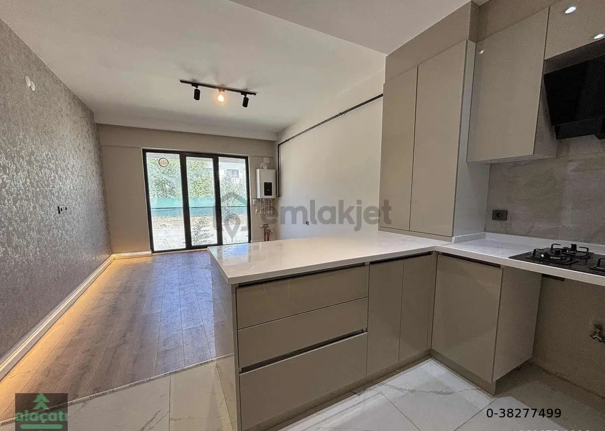 Alaçatı'dan Taşpınar Da Cadde Üzeri Satılık 1+1 Daire - 2