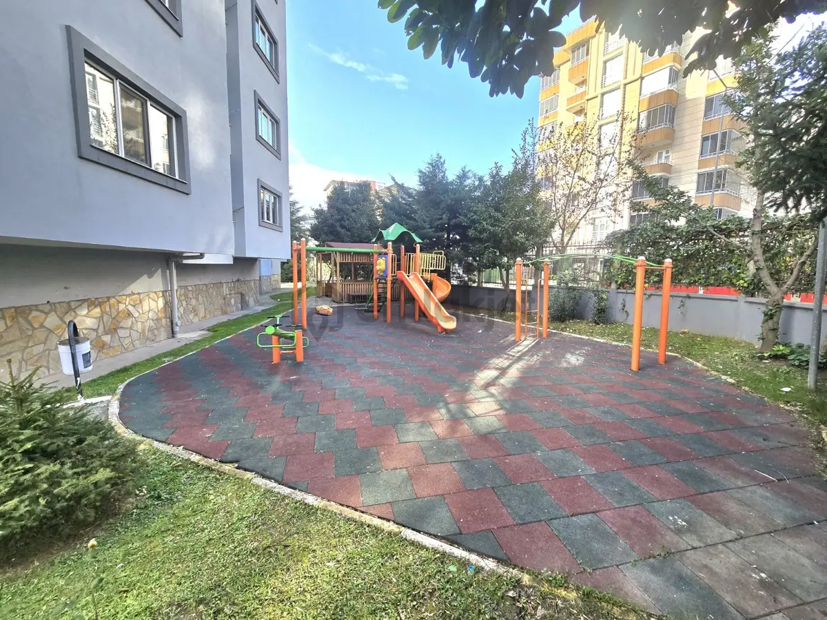 Duruşehir2 Sitesinde Ara Kat Geniş Kullanışlı Satılık 3+1 - 4