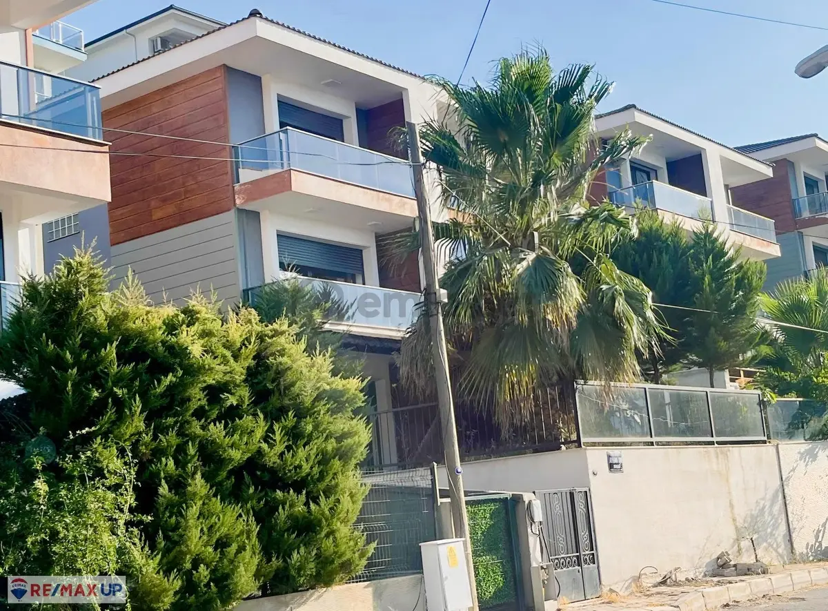 Çetin Emeçte Deniz Manzaralı, Bahçeli Kiralık Villa