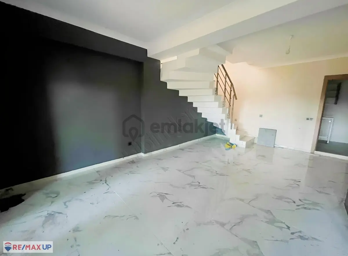 Çetin Emeçte Deniz Manzaralı, Bahçeli Kiralık Villa - 2