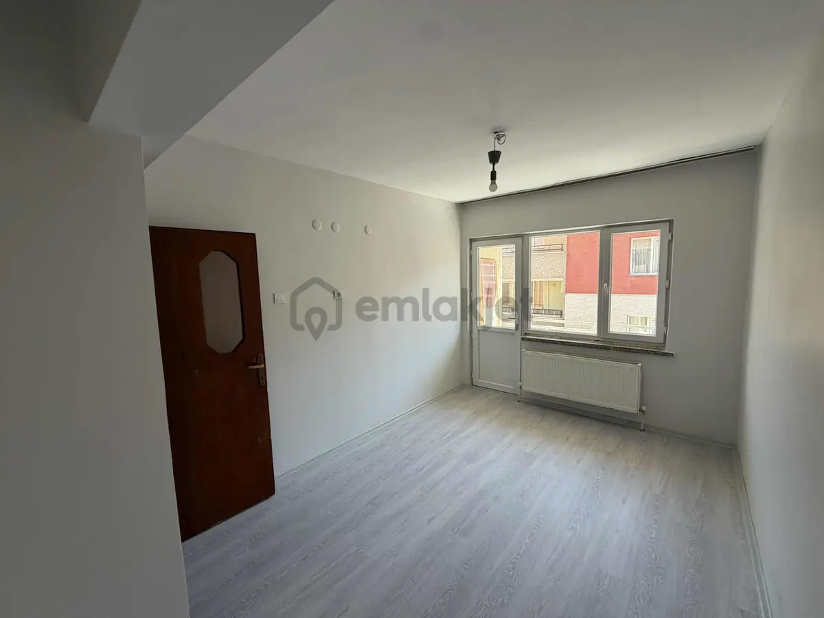 Ulus Caddesi Yakını Çift Balkonlu Bakımlı Kiralık 3+1 - 14