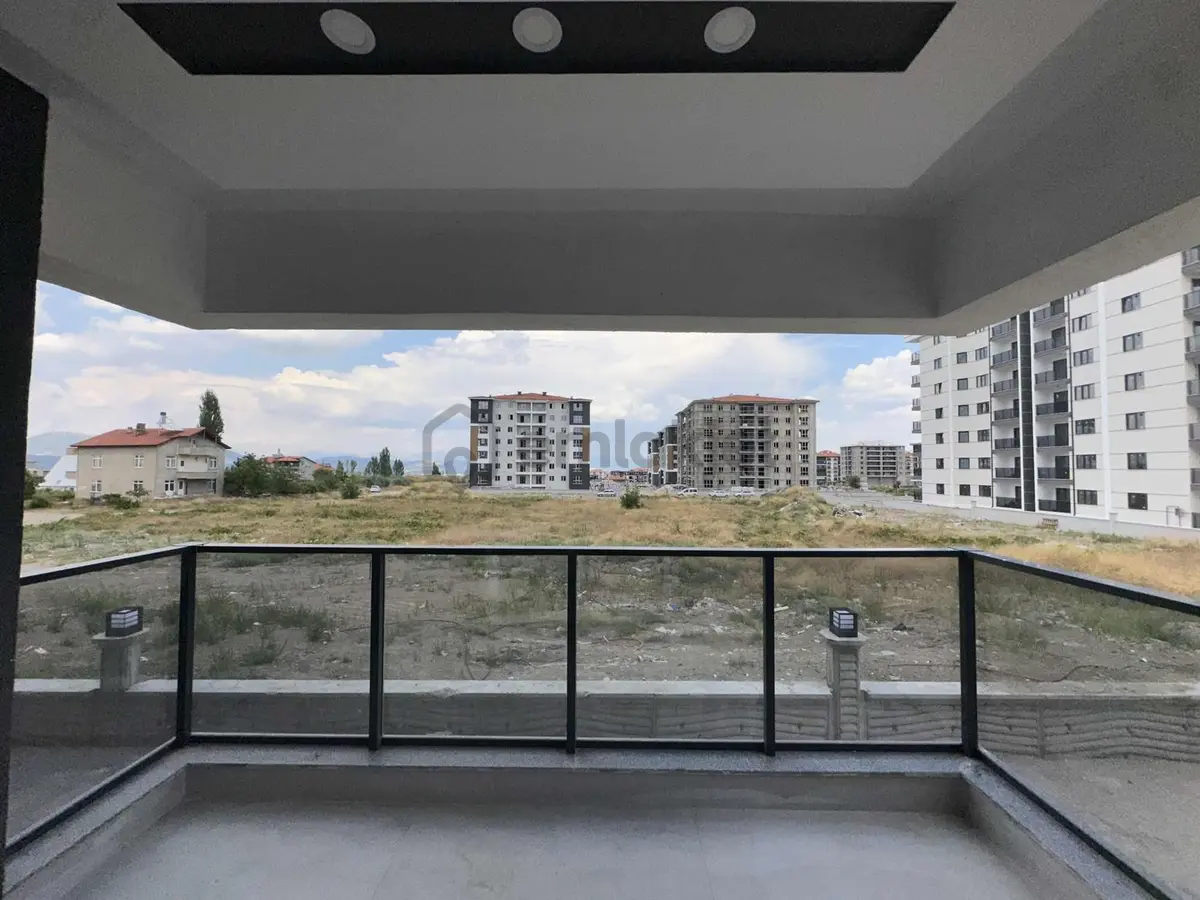Deregüme Mah. Siteiçinde 3+1 Ebeveyn Banyolu 1.kat Satılık Daire - 25