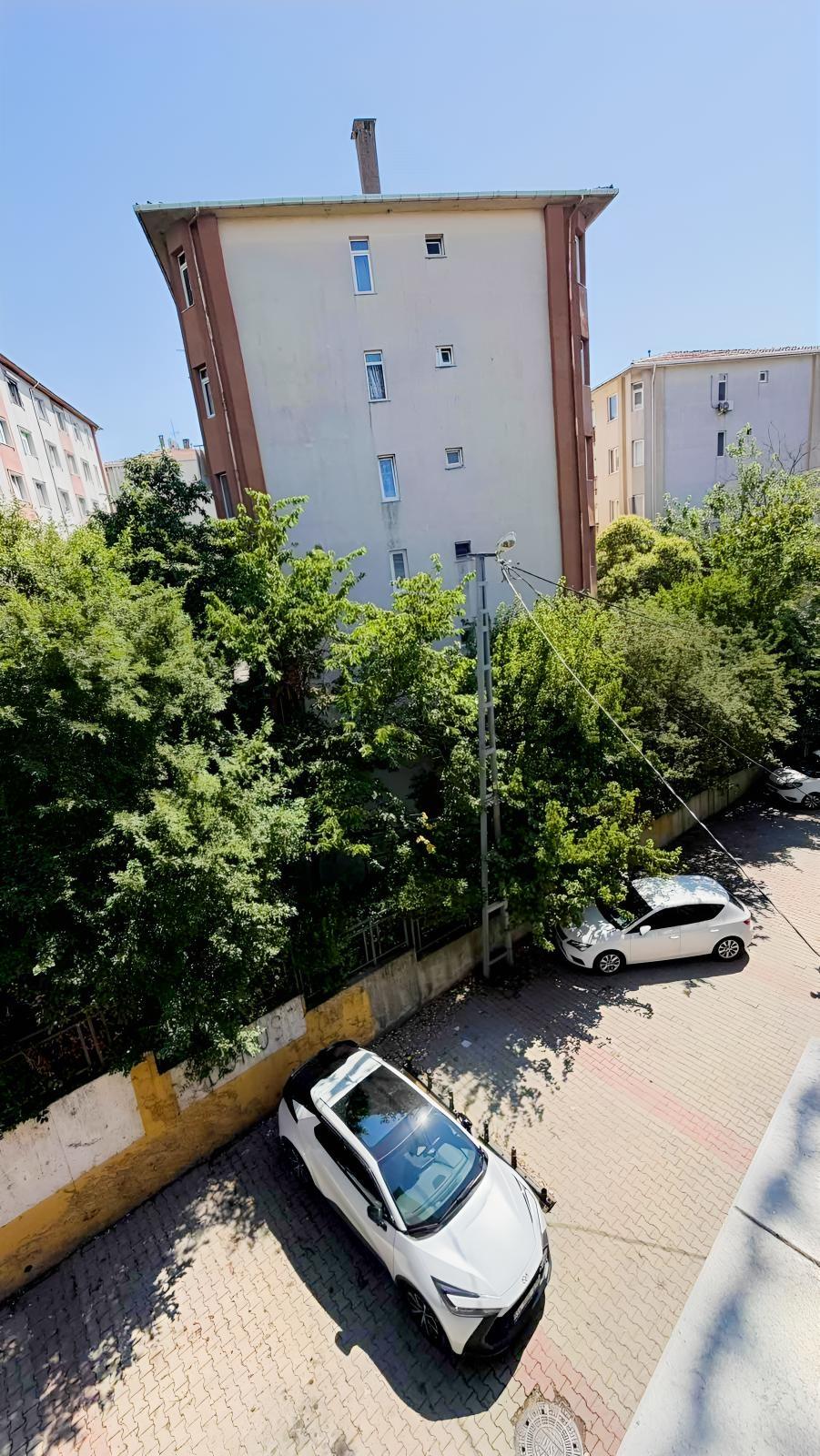 Akşemsettin'de Metro Yanı Satılık 2+1 90 M2 - 3