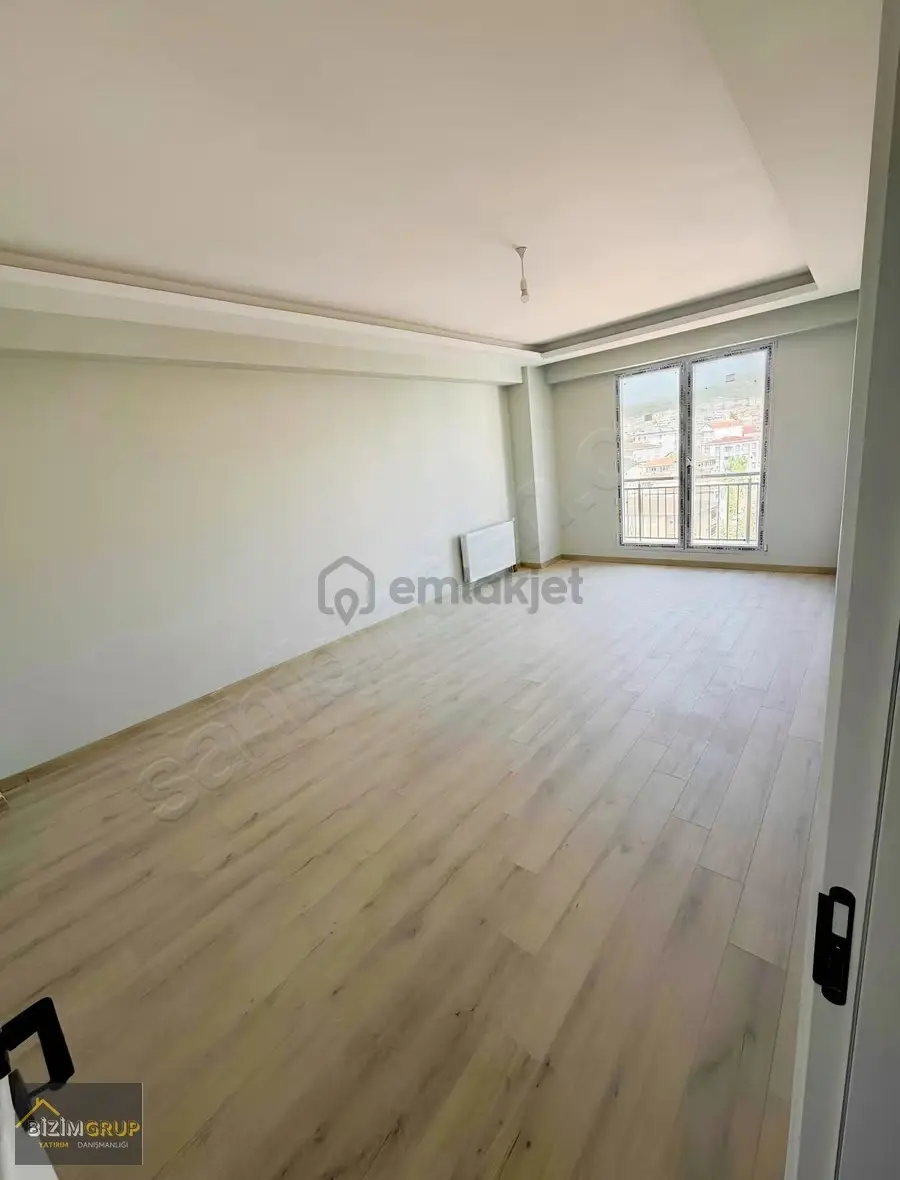 Metro Yanı Lüks Site İçi 2+1