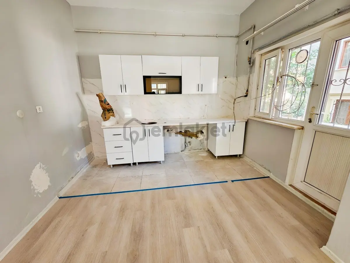 Topselvi Yalı Mahallesinde 2+1 Kiralık Daire-giriş Kat - 5