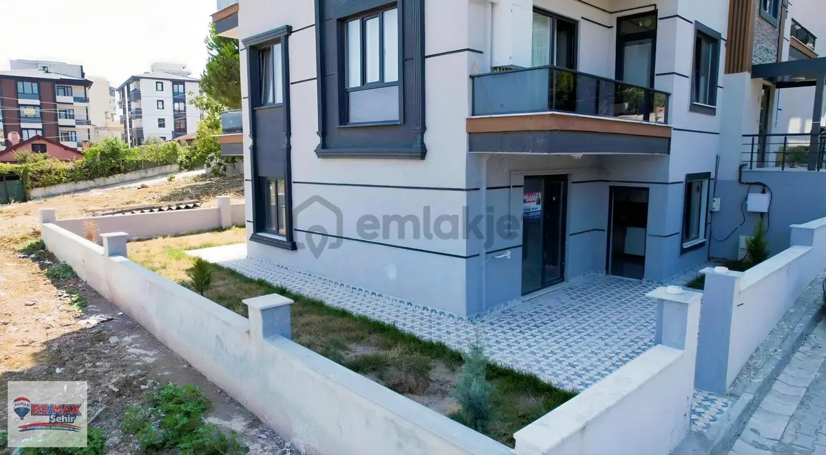 Çiftlikköy Bayraktepe'de Satılık 3+1 Bahçe Katı