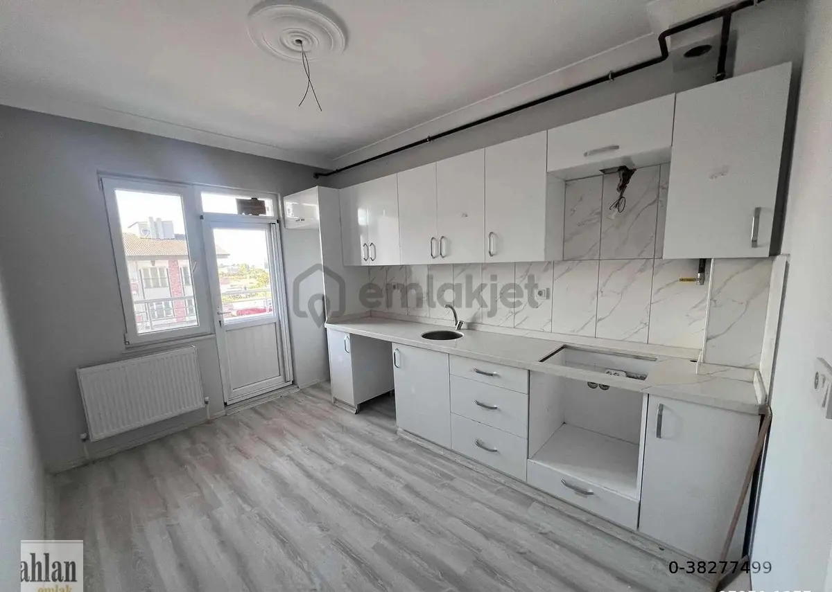 Şahlan Emlaktan Kiralık Cadde Üzeri Sıfır Daire - 24