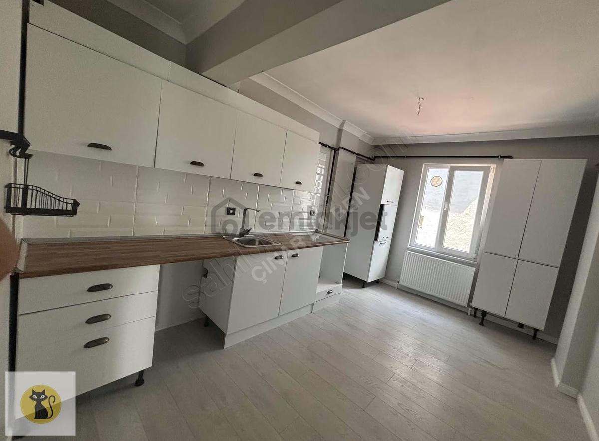 Eşrefzade' De 2+1 Geniş Kiralık Daire - 11