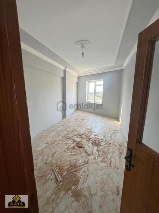 Atatürk Caddesi Üzerinde Köşe Başı 5/4 Katı Kiralık