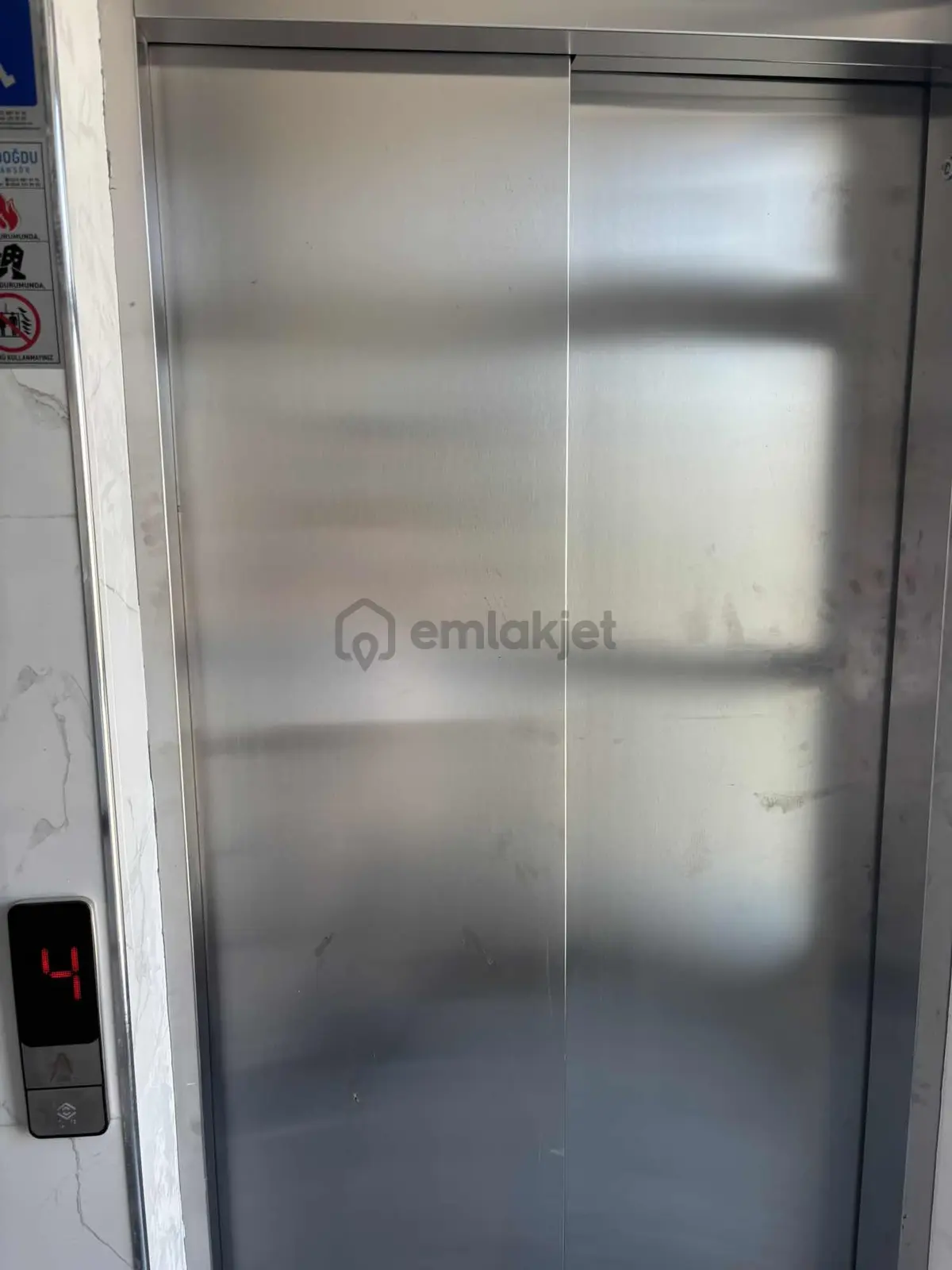 Tahtakale Cadde Üzeri Çatı Katı 1+0 - 12