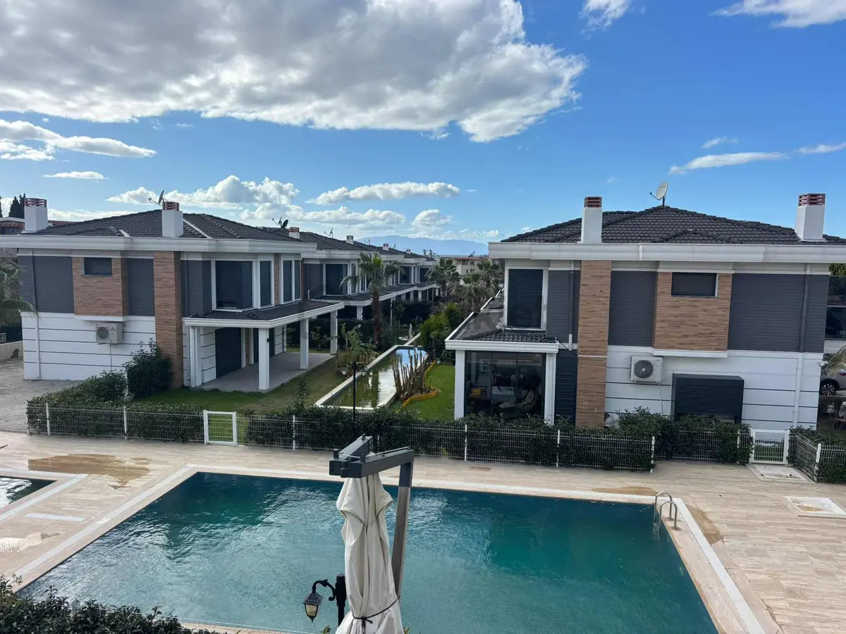 Kuşadasın'da Satılık Müstakil 4+1 Doğalgazlı Villa