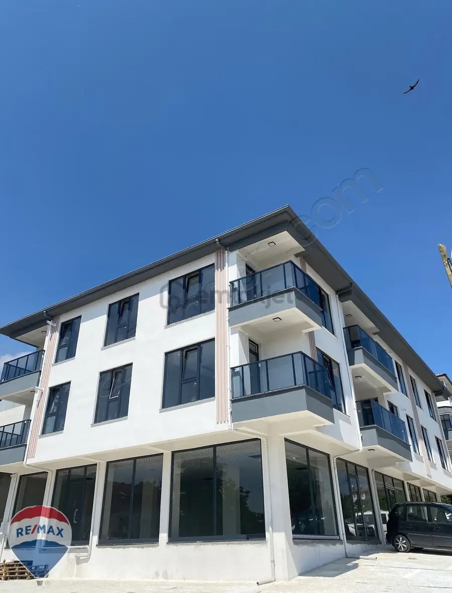 Mükemmel Konumda Kiralık Sıfır Dükkan - 5