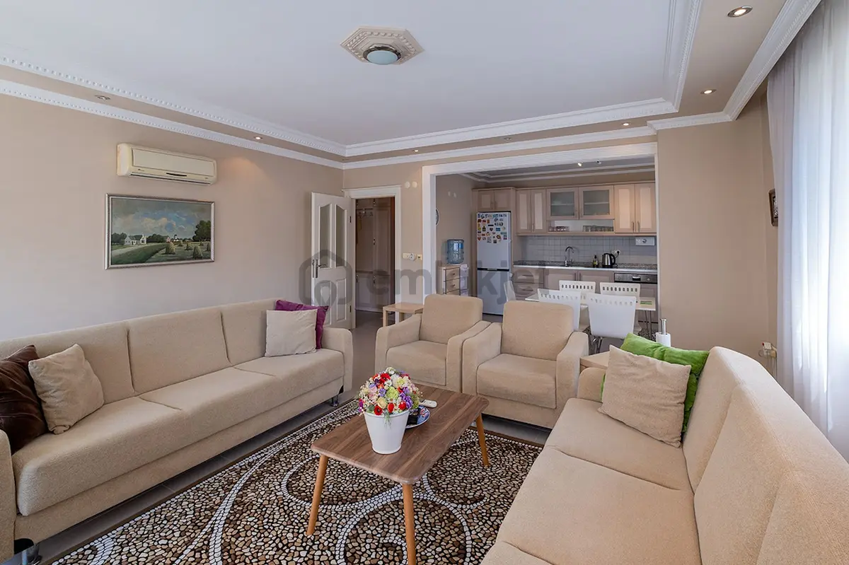 Kleopatra'da Denize 500 Metre 2+1 Eşyalı Daire - 3