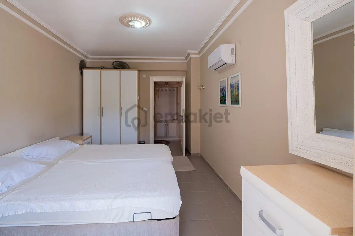 Kleopatra'da Denize 500 Metre 2+1 Eşyalı Daire - 9