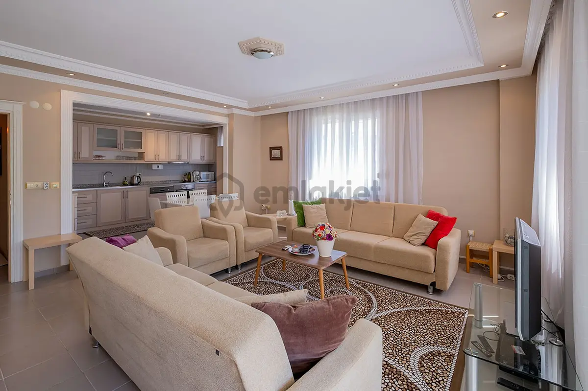 Kleopatra'da Denize 500 Metre 2+1 Eşyalı Daire - 2