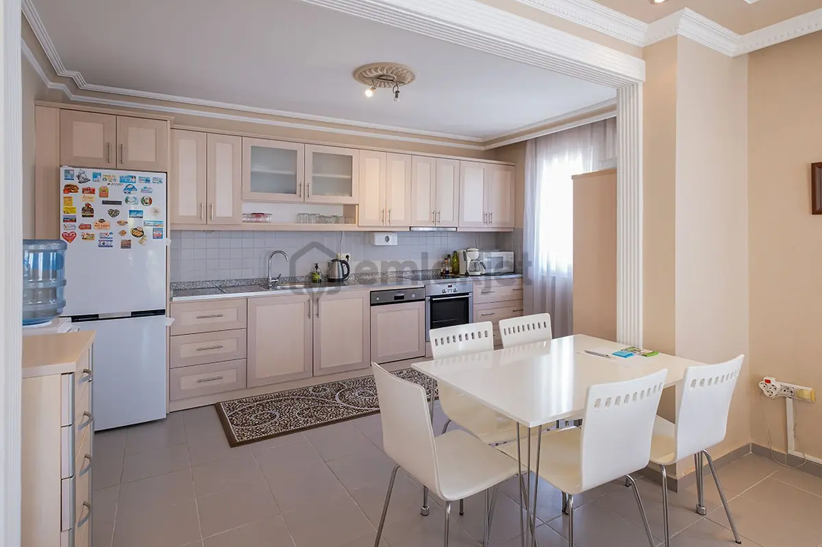 Kleopatra'da Denize 500 Metre 2+1 Eşyalı Daire - 5