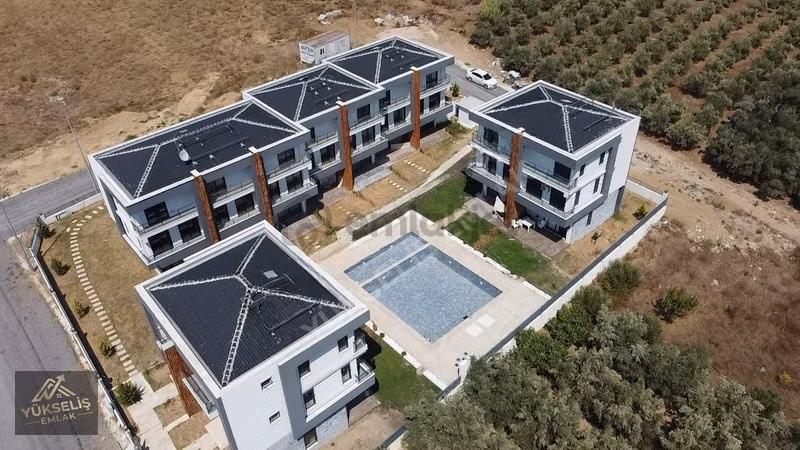 Evrensekide Havuzlu 3+1 Satılık 3 Katlı Trıbleks - 2
