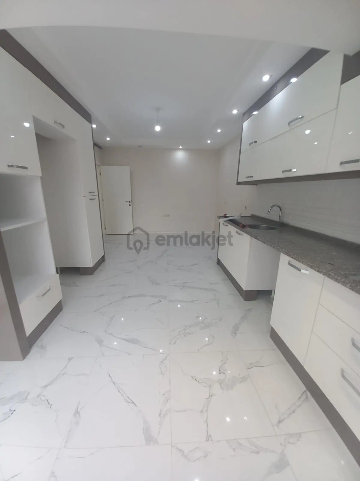 Servergazi Başak Heykeli Yakınında Kiralık Daire