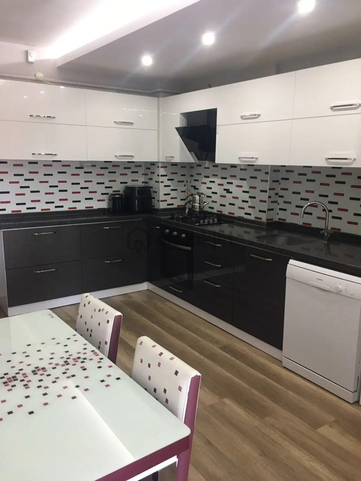 Sahibinden Yeni Mahalle'de Ebeveyn Süitli Geniş Ve Modern 3+1 - 4