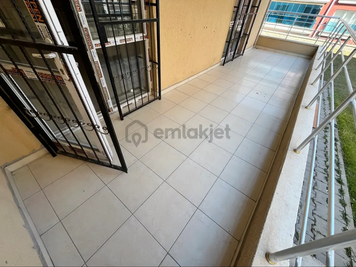 Feridunçelik Mahallesinde 3+1 Giriş Kat Daire - 15