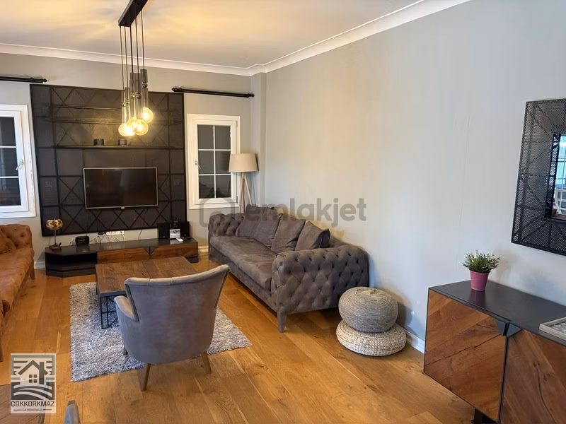 Cunda Adasında Havuzlu 5+2 Villa - 12