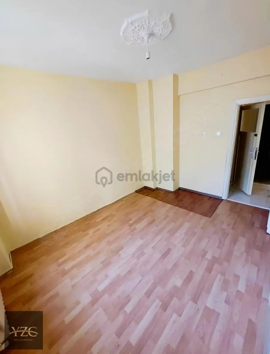 Vatan Caddesine 10 Metre Arakat Çift Cephe Çift Balkon 2+1 - 23