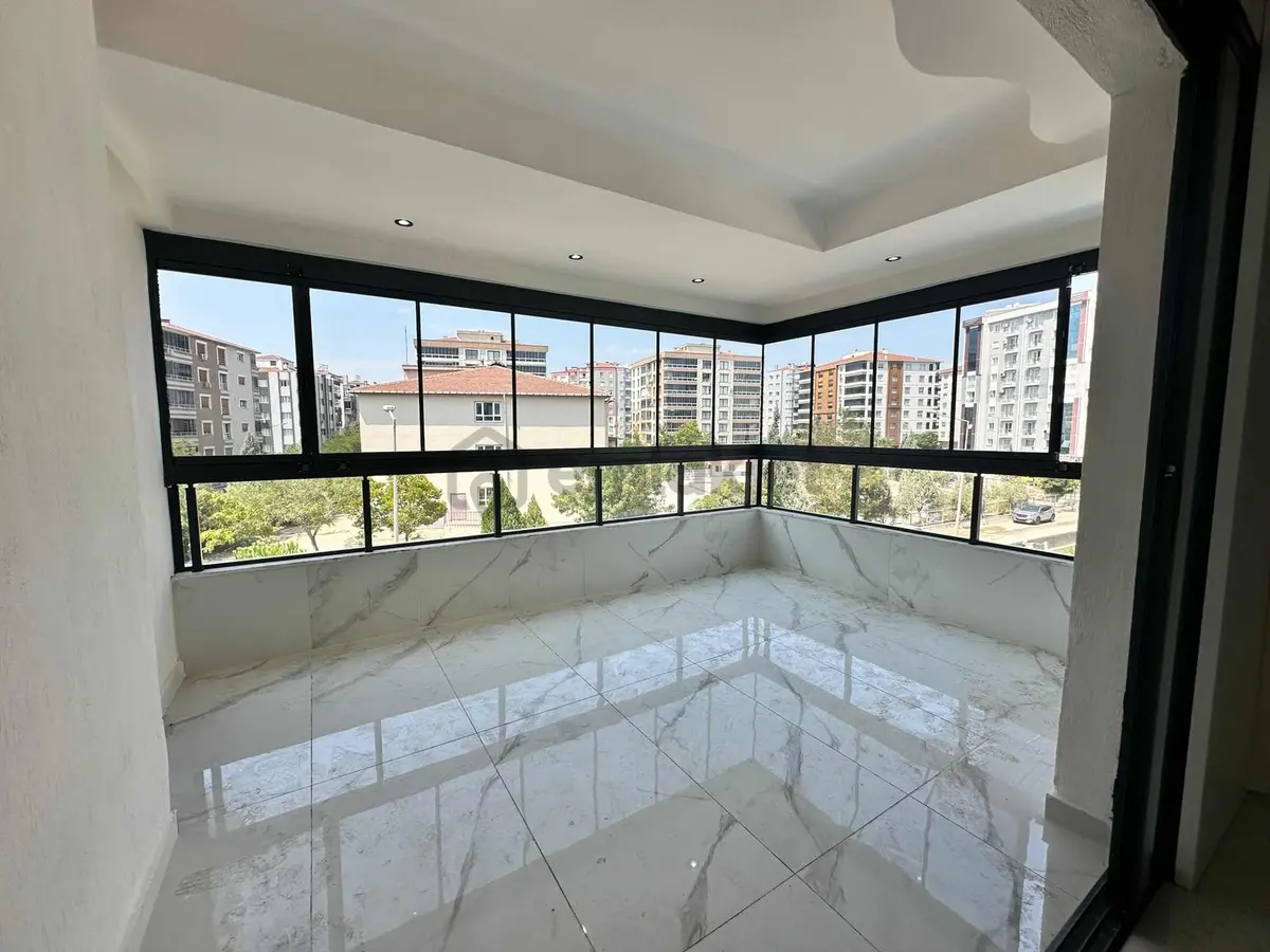 Emir Yapıdan Lüx Havuzlu Sitede Daire - 28