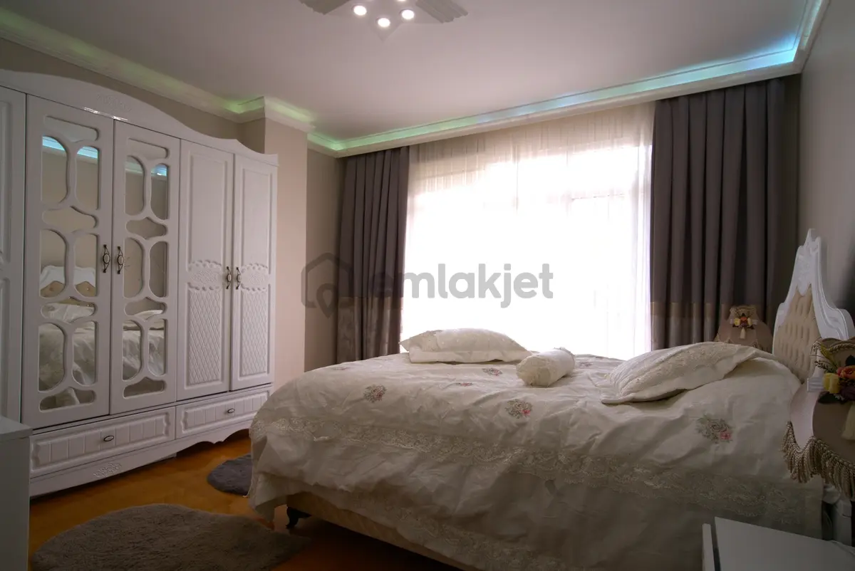 Lüleburgaz Çiftlikköy'de 4801 M2 Arsa İçinde 600m2 Malikhane - 4