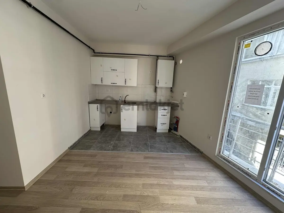 Cadde Yakın 1+1 Kiralık Daire - 3