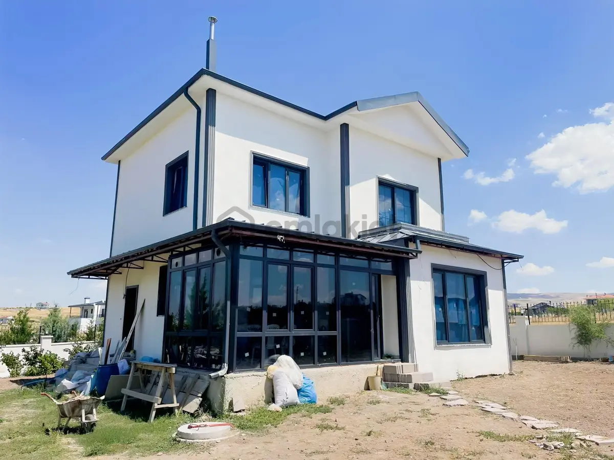 Gölbaşı Bahçelievler'de 4+1 Satılık Villa