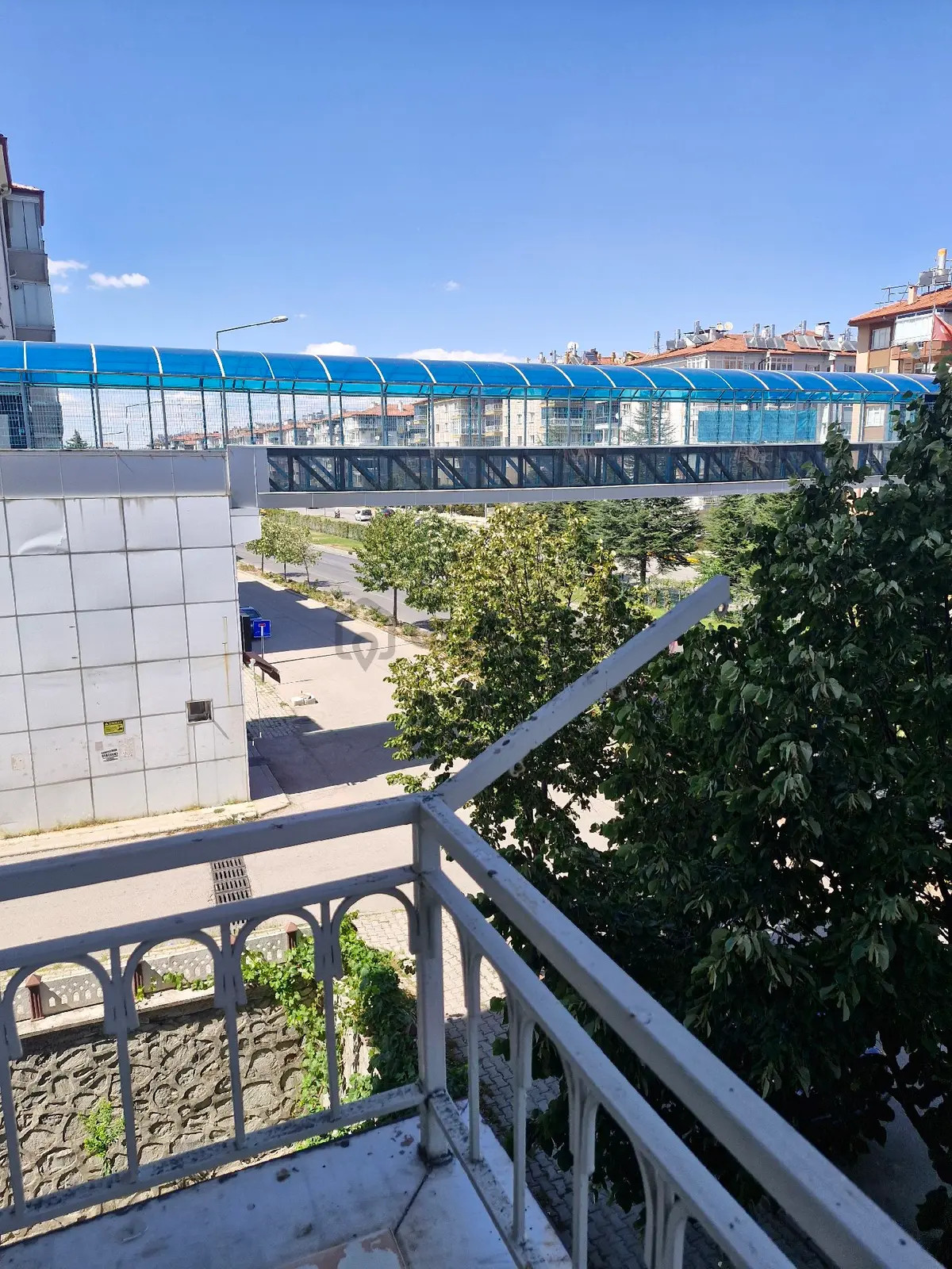 Davraz Mah. Çevre Yolu Üzeri Ara Kat Kombili Daire - 18