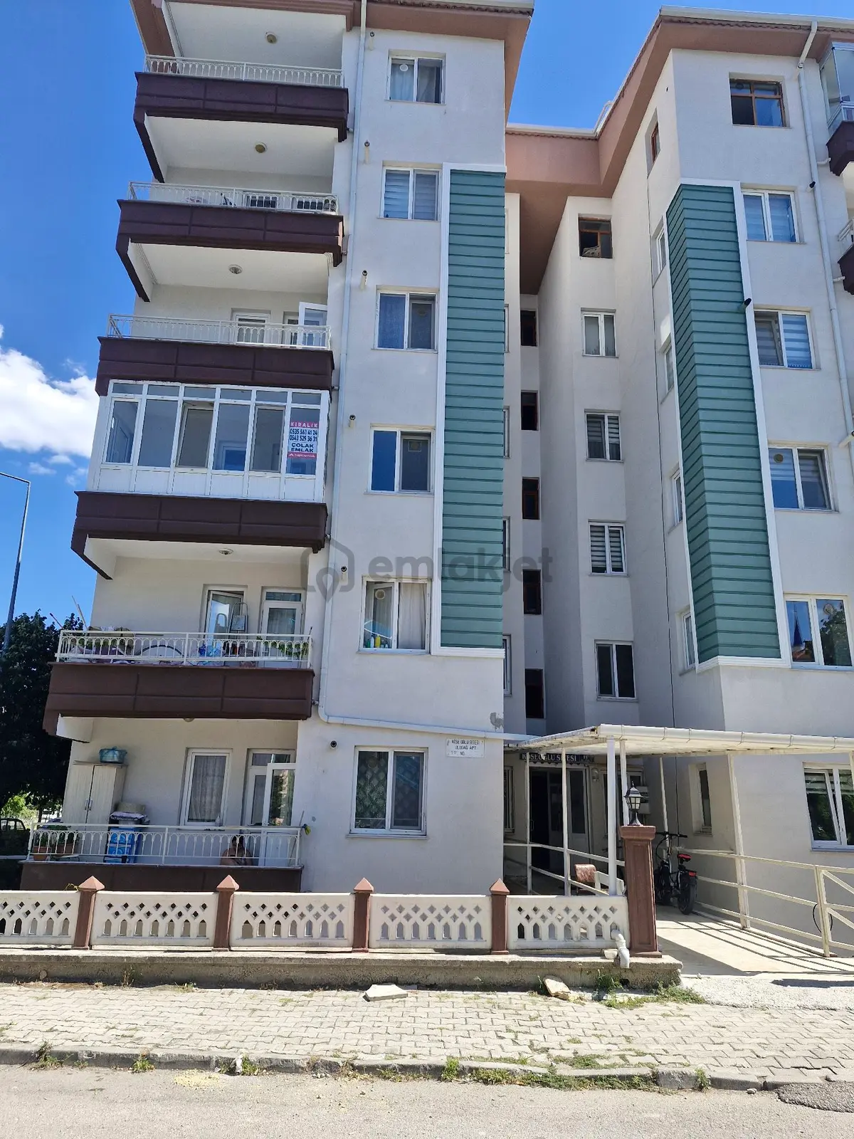 Davraz Mah. Çevre Yolu Üzeri Ara Kat Kombili Daire - 35