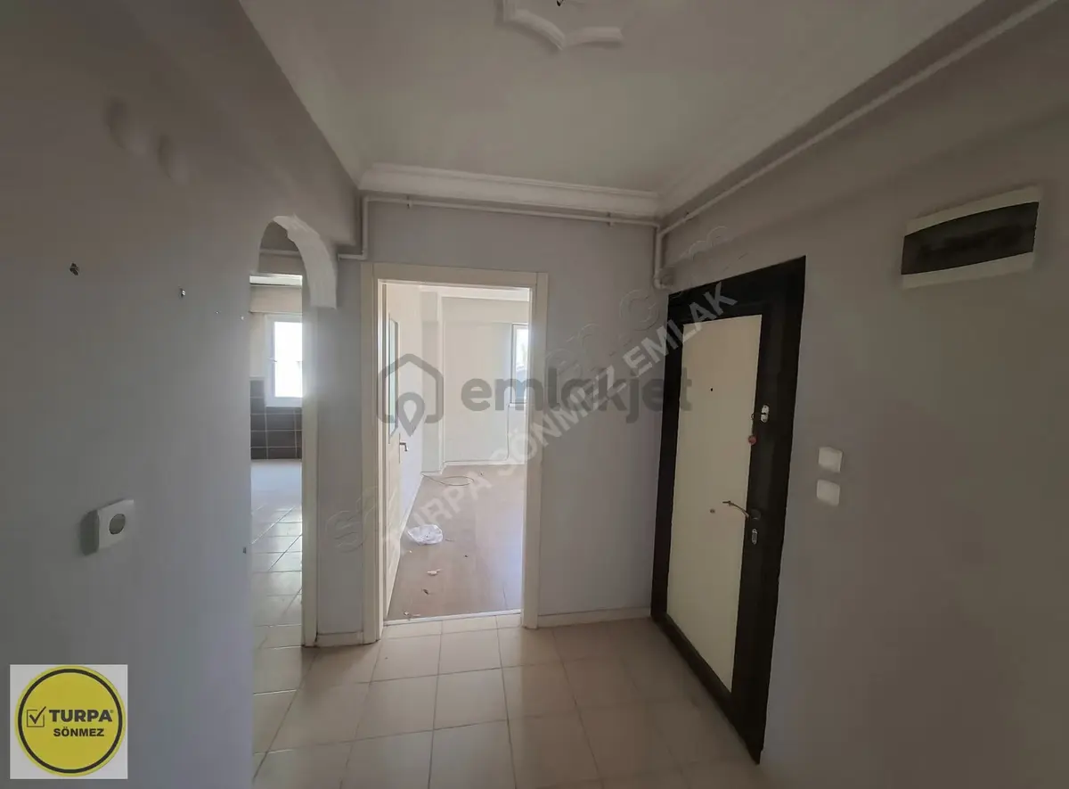 Karabağlarda Satılık 2+1 Daire, 80m², Balkonlu, Kombili - 17