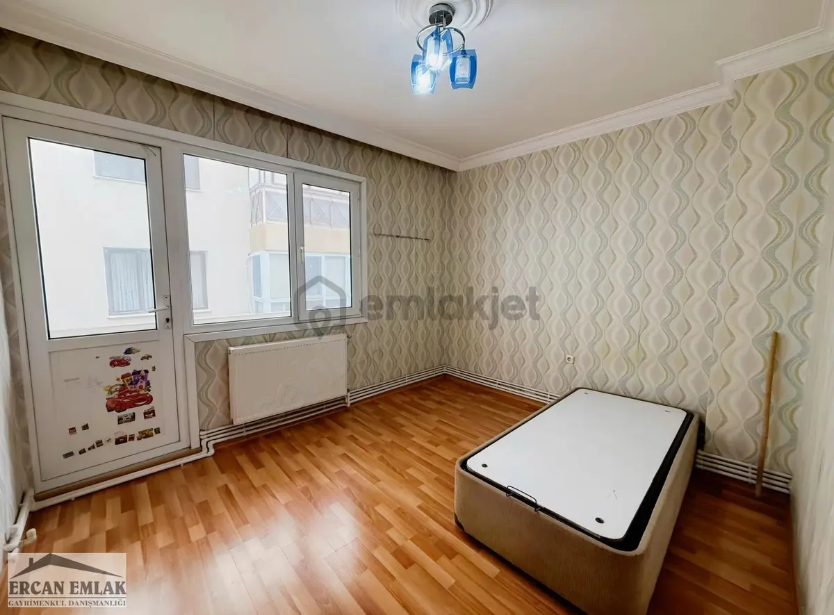 Bornova Ata Durağında Tadilatlı Bakımlı 2+1 Satılık Daire - 8